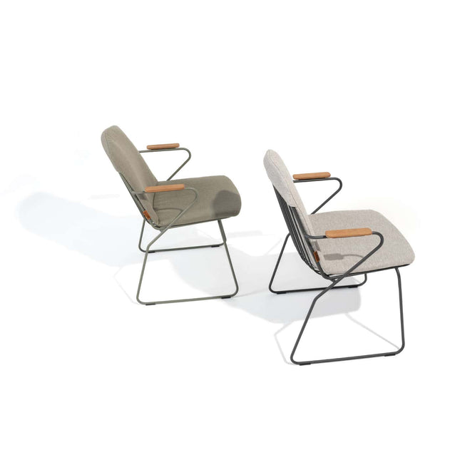 4 Seasons Outdoor Veneto dining antraciet + Montana tafel barrel keramiek terrazzo 240 x 103 cm