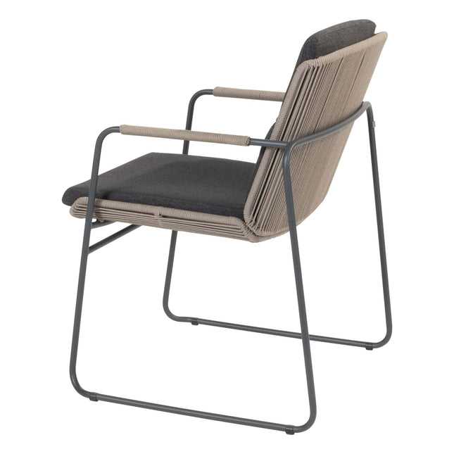 Taste 4SO Parma stapelbare dining + 4 Seasons Outdoor Goa tafel HPL 95 cm slate antraciet