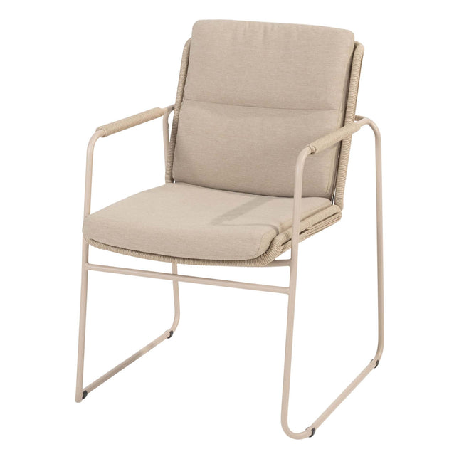 Taste 4SO Parma stapelbare dining latte + Donato tafel 160 Ø cm latte