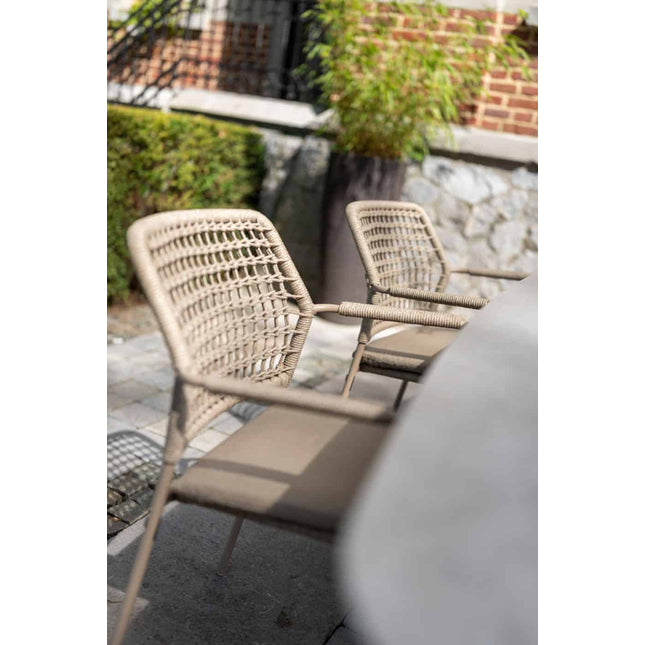 Taste 4SO Barista dining stoel latte + Donato tafel keramiek latte 160 Ø cm + Lazy susan