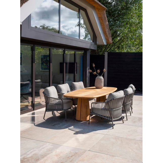 4 Seasons Outdoor Tuinset Capalbio low dining stoel + Taste 4SO Capri low dining tafel barrel-vorm teak 240 x 110 cm