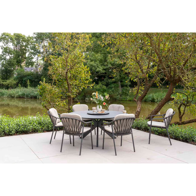 Taste 4SO Manitoba stapelbare dining stoel antraciet + 4 Seasons Outdoor Locarno tafel HPL slate antraciet 160 Ø cm