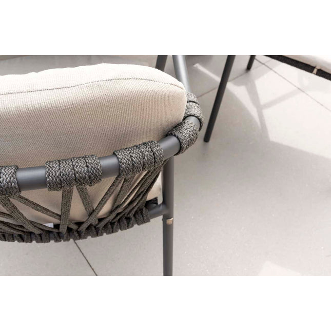 Taste 4SO Manitoba stapelbare dining stoel antraciet + Prado tafel met keramisch tafelblad barrel antraciet 240 cm