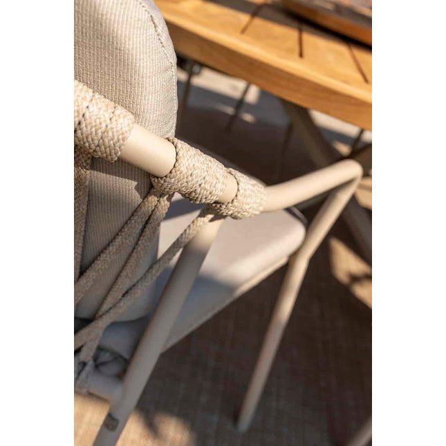 Taste 4SO Manitoba stapelbare dining stoel latte + Manolo tafel latte met geprint keramiek tafelblad 240 cm