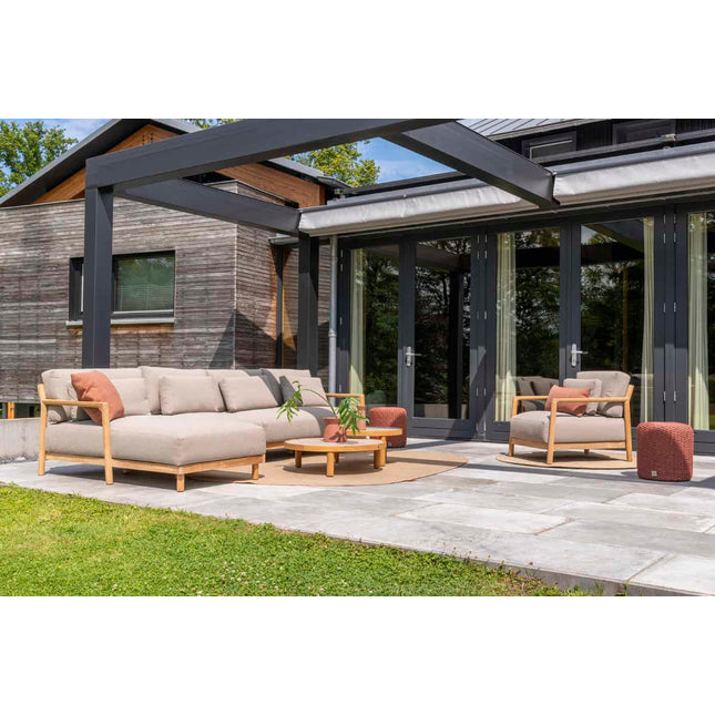 4 Seasons Outdoor Marie chaise lounge bank + Finn salontafel keramiek 63 Ø cm