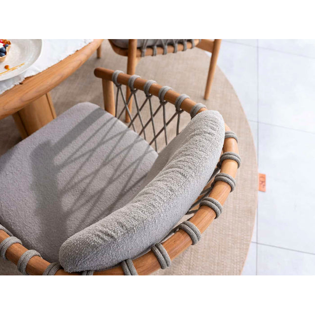 4 Seasons Outdoor Nora dining stoel + Taste 4SO Corsica tafel kiezel-vorm teak 240 cm