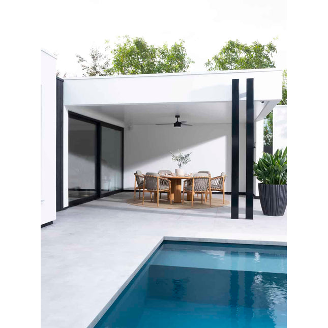 4 Seasons Outdoor Nora dining stoel + Taste 4SO Corsica tafel kiezel-vorm teak 240 cm