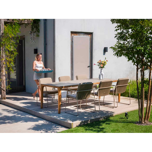 Taste 4SO Parma stapelbare dining latte + Liam tafel met keramisch tafelblad 240 cm