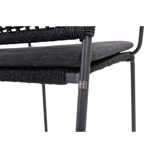 Taste 4SO Barista dining antraciet + 4 Seasons Outdoor Locarno tafel HPL slate antraciet 130 Ø cm