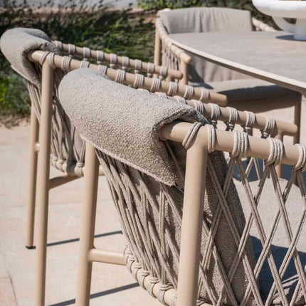 4 Seasons Outdoor Allora dining stoel latte + Taste 4SO Prado tafel met keramisch tafelblad barrel latte 240 cm