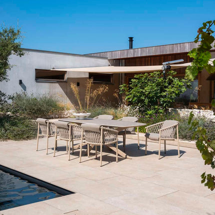 4 Seasons Outdoor Allora dining stoel latte + Taste 4SO Liam tafel met keramisch blad 240 cm