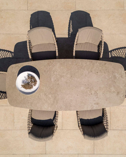 4 Seasons Outdoor Allora dining stoel latte + Taste 4SO Prado tafel met keramisch tafelblad barrel latte 240 cm