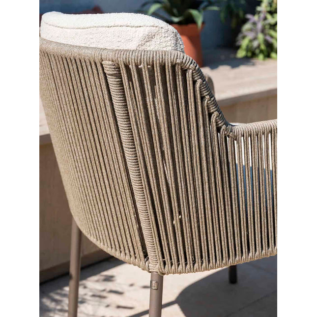 4 Seasons Outdoor Bernini dining stoel + Taste 4SO Prado teak tafel 160 Ø cm terre onderstel