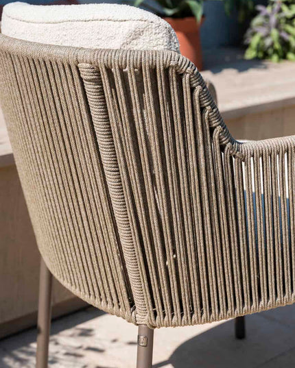 4 Seasons Outdoor Bernini dining stoel + Taste 4SO Prado teak tafel 130 Ø cm