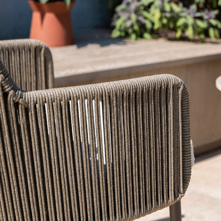 4 Seasons Outdoor Bernini dining stoel + Arizona tafel keramisch blad kiezel-vorm 240 cm