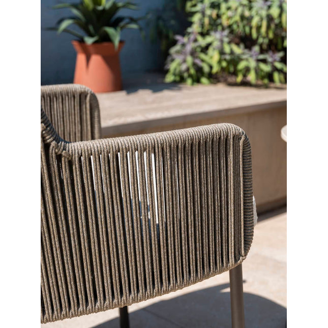 4 Seasons Outdoor Bernini dining stoel + Taste 4SO Prado teak tafel 160 Ø cm terre onderstel
