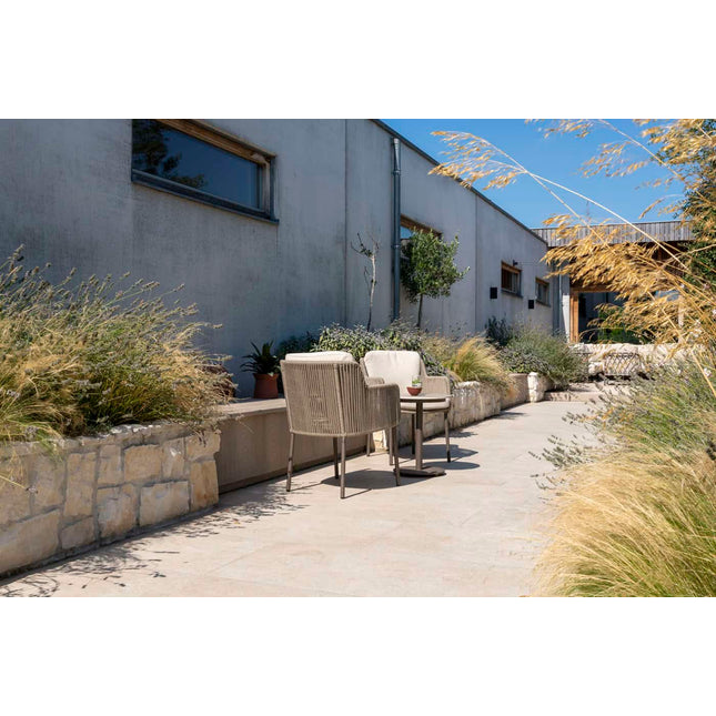 4 Seasons Outdoor Bernini dining stoel terre + Vermont eettafel met keramisch tafelblad terre 75 x 75 cm