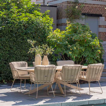 4 Seasons Outdoor Fabrice dining stoel latte + Taste 4SO Prado teak tafel 130 Ø cm teak onderstel
