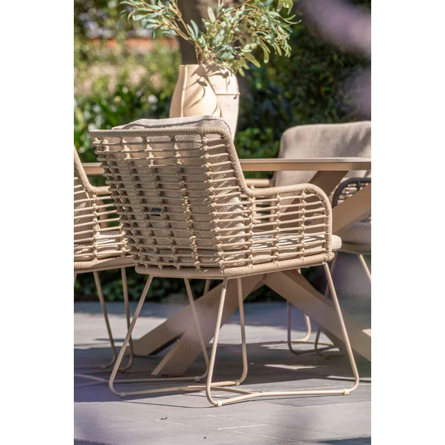 4 Seasons Outdoor Fabrice dining stoel latte + Taste 4SO Capri tafel barrel-vorm teak 280 cm