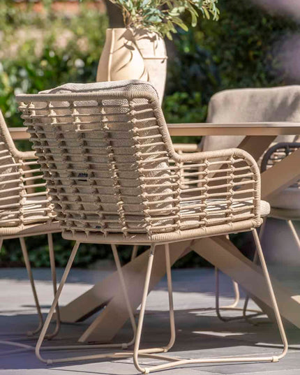 4 Seasons Outdoor Fabrice dining stoel latte + Taste 4SO Corsica tafel kiezel-vorm teak 240 cm