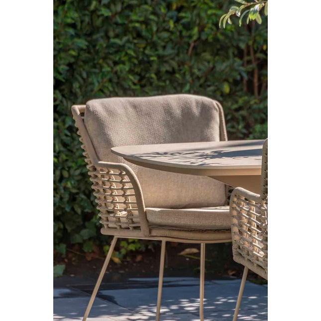 4 Seasons Outdoor Fabrice dining stoel latte + Taste 4SO Corsica tafel kiezel-vorm teak 240 cm
