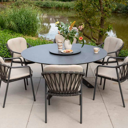 Taste 4SO Manitoba stapelbare dining stoel antraciet + 4 Seasons Outdoor Locarno tafel HPL slate antraciet 160 Ø cm