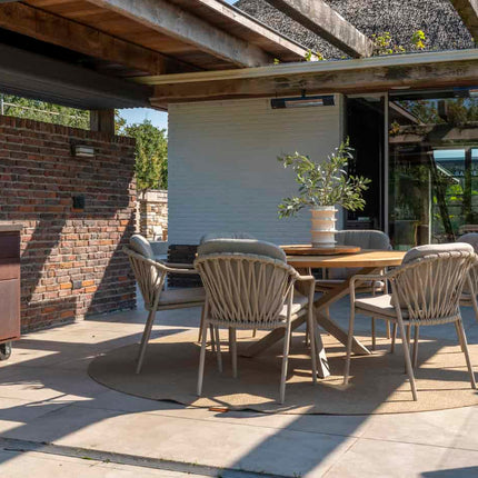 Taste 4SO Manitoba stapelbare dining stoel latte + Prado teak tafel 160 Ø cm latte onderstel