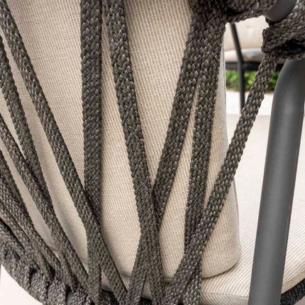 Taste 4SO Manitoba stapelbare dining stoel antraciet + 4 Seasons Outdoor Locarno tafel HPL slate antraciet 160 Ø cm