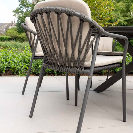 Taste 4SO Manitoba stapelbare dining stoel antraciet + 4 Seasons Outdoor Locarno tafel HPL slate antraciet 160 Ø cm