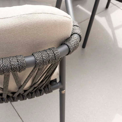 Taste 4SO Manitoba stapelbare dining stoel antraciet + 4 Seasons Outdoor Locarno tafel HPL slate antraciet 160 Ø cm