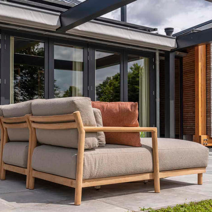 4 Seasons Outdoor Marie chaise lounge bank + Finn salontafel keramiek 63 Ø cm