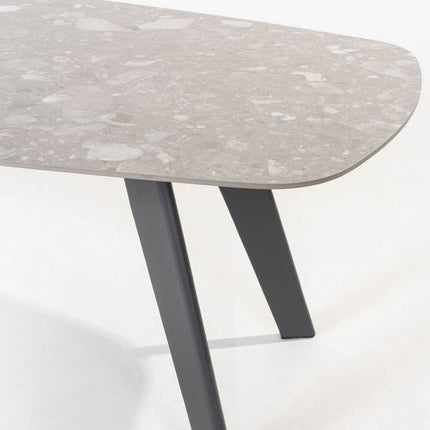 4 Seasons Outdoor Aprilla dining antraciet + Montana tafel barrel keramiek terrazzo 240 x 103 cm