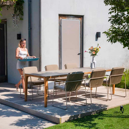 Taste 4SO Parma stapelbare dining latte + Liam tafel met keramisch tafelblad 240 cm