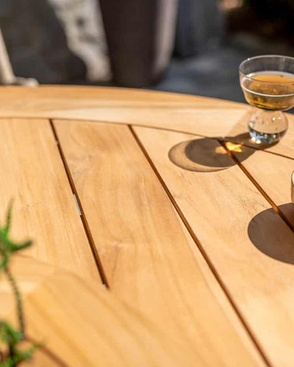 Taste 4SO Parma stapelbare dining + Prado teak tafel 160 Ø cm