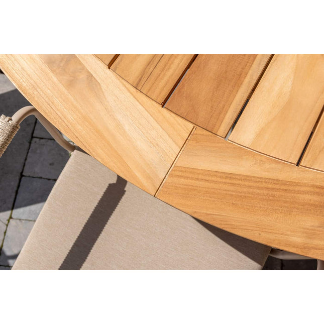 Taste 4SO Manitoba stapelbare dining stoel latte + Prado teak tafel 160 Ø cm latte onderstel