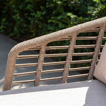 Taste 4SO Puglia low dining stoel + 4 Seasons Outdoor Nevada low dining tafel barrel 250 cm latte