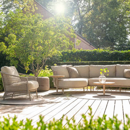 4 Seasons Outdoor Sardinia chaise lounge bank + Puccini lounge stoel + Volta salontafel 80 Ø cm